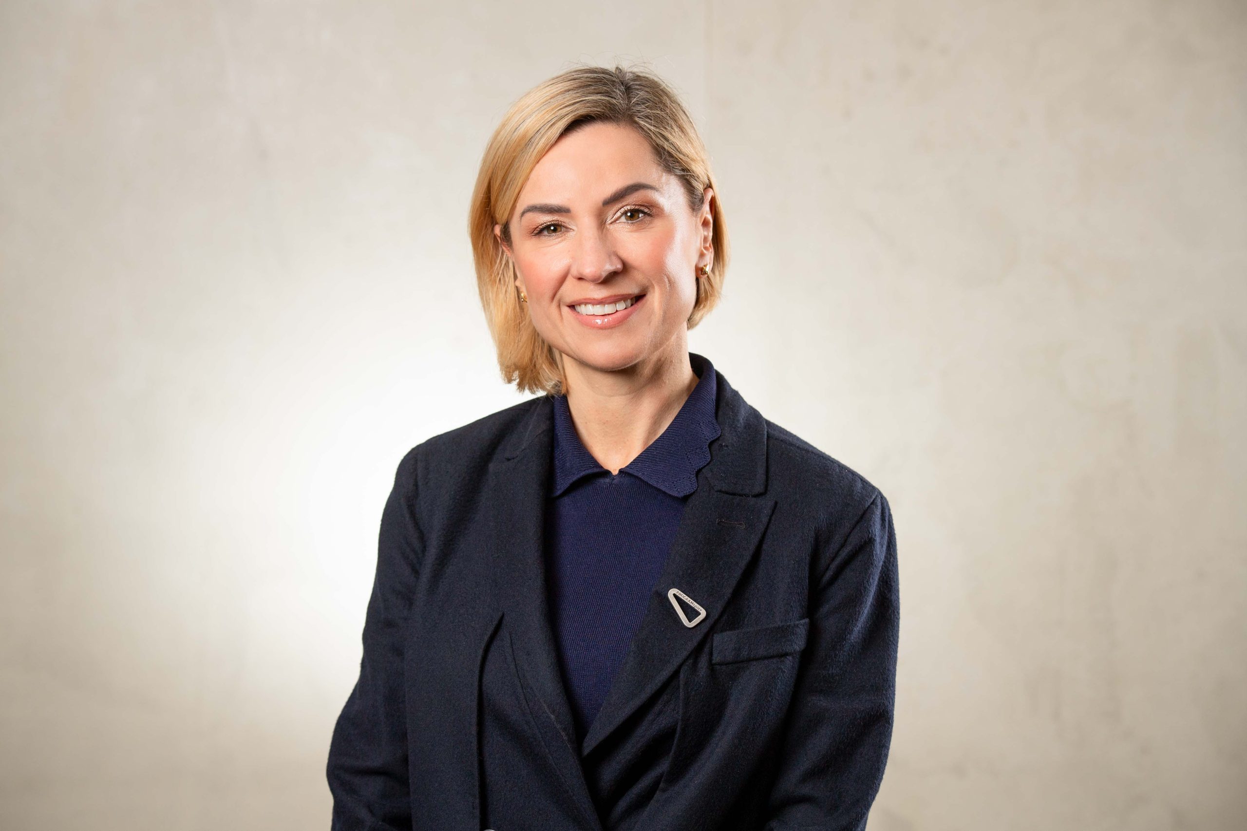 HEADSHOT OF WOMEN WITH SHORT BLONDE HAIR